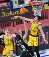 Basketball 2. Bundesliga 2021/2022: Tigers Tuebingen - ROEMERSTROM Gladiators Trier