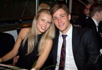 Fussball, 1. Bundesliga Saison 2012/2013: Clemens Fritz posiert mit Freundin Marie Hansen