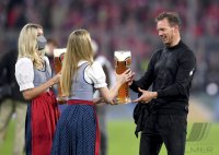 Fussball 1. Bundesliga Saison 21/22: JUBEL FC Bayern Muenchen feiert die 32. Meisterschaft