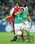 Fussball 1. Bundesliga: Bremen - Bayern, Zweikampf