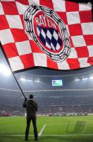 FUSSBALL  International CHL 09/10 : UEBERSICHT der ALLIANZ ARENA mit einem FCB  Fahnentraeger