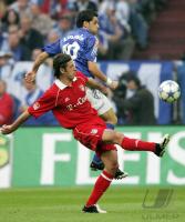 Fussball 1. Bundesliga: Schalke - Bayern, Zweikampf