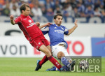 Fussball 1. Bundesliga: Schalke - Kaiserslautern, Zweikampf