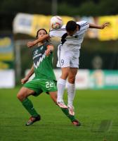 1. Fussball Bundesliga: Torsten Frings (li, SV Werder Bremen) gegen Andrija Kaluderovic (re, Belgrad)