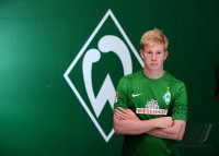 Fussball 1. Bundesliga, Saison 2012/2013, Werder Bremen: Kevin de Bruyne exklusiven Pressefoto ULMER Fotoshooting