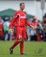 FUSSBALL 1. Bundesliga 2013/2014: Torwart Alexander Manninger (FC Augsburg)