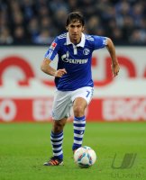 Fussball 1. Bundesliga, Saison 2011/2012: FC Schalke 04, RAUL am Ball