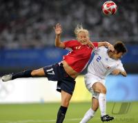 FUSSBALL  Olympia 2008  Peking  Vorrunde Norwegen - Japan