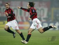 Fussball UCL: Mailand - Schalke, Zweikampf