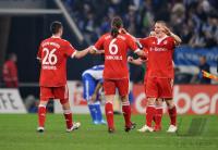 Fussball 1. Bundesliga: Diego Contento, Martin Demichelis, Bastian Schweinsteiger (v.li., FCB)