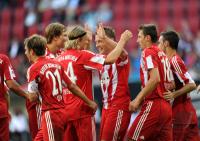 Fussball Supercup: JUBEL nach dem zum Tor zum 2:0, Thomas Mueller, Miroslav Klose, Ivica Olic (v. li., FC Bayern Muenchen)