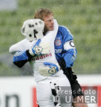 Fussball DFB Pokal Bayern-Stuttgart, Kahn mit verruecktem Fan