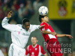 Fussball 1. Bundesliga: Lautern - Bayern, Zweikampf
