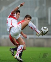 Fussball 3. Bundesliga:  Ermin Bicakcic (li, Stuttgart II) gegen Thomas Kurz (re, FC Bayern II)