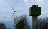 Wetterbild: Windrad Weitingen und Wasserturm Eckenweiler