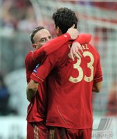 Fussball CHL  Saison 2011/2012:  JUBEL nach dem TOR, Franck Ribery (li.) Mario Gomez (FC Bayern Muenchen)
