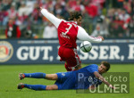 Fussball 1. Bundesliga: Muenchen-Schalke, Zweikampf