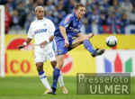 Fussball 1. Bundesliga: Schalke - Berlin, Zweikampf