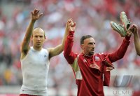 Fussball 1. Bundesliga, Saison 2011/2012:  JUBEL Arjen Robben , Franck Ribery (v. li., FC Bayern Muenchen)