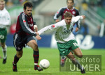 Fussball 1. Bundesliga: Bremen -Bayern, Zweikampf