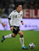 Fussball, International, Freundschaftsspiel: Deutschland, OEZIL am Ball