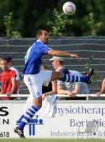 FUSSBALL, 1. BUNDESLIGA, SAISON 2010/2010: Schalke: METZELDER Einzelaktion