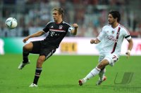 Fussball International Audi Cup 2011: Philipp Lahm (li, FC Bayern Muenchen) gegen Pato (re, AC Mailand)