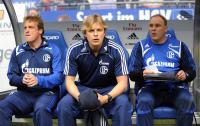 Fussball 1. Bundesliga: Schalke, Trainer Mike BUESKENS, Co-Trainer Jouri Mulder und Co-Trainer Oliver RECK