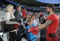 Fussball U21-Europameisterschaft 2011:  Jonathan Rossini (Schweiz) mit Frau