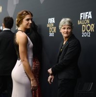 Fussball International  FIFA Ballon d Or 2012:  Frauen -Trainerin des Jahres 2012 Pia Sundhage (Schweden) und Alex Morgan (USA)