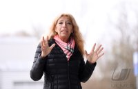 Uebergabe Corona-Schnelltests:  DRK-Kreisvorsitzende /  Aerztin Dr. Lisa Federle