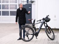 Oberbuergermeister Palmer hat die groesste Photovoltaikanlage Tuebingens offiziell in Betrieb genommen