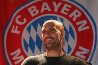 Fussball 1. Bundesliga 13/14: Trainer Guardiola (FC Bayern Muenchen) zu Besuch beim FC Bayern Fan Club Glonn94