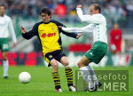 Fussball 1. Bundesliga: Bremen - Dortmund, Zweikampf