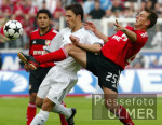 Fussball Bundesliga: Leverkusen - Bayern, Zweikampf