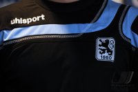 2. Fussball Bundesliga: TSV 1860 Muenchen praesentiert den Trikotsponsor Uhlsport