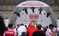 Fussball DFB Pokal Finale 24/25: Arminia Bielefeld - VfB Stuttgart, Public Viewing auf dem Schlossplatz