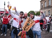 Fussball DFB Pokal Finale 24/25: Arminia Bielefeld - VfB Stuttgart, Public Viewing auf dem Schlossplatz
