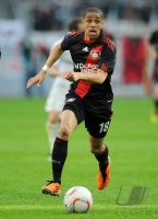 Fussball: 1. Bundesliga Saison 2010/2011: Leverkusen, SAM am Ball