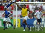 FUSSBALL Weltmeisterschaft Jubel Brasilien Rivaldo (BRA) England vs. Brasilien Viertelfinale