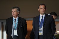 Fussball UEFA SUPER CUP 2011: Prasedent spanischer Fussballverband  Villar Llona und Praesident Rosell (FC Barcelona )