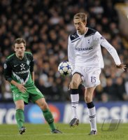 Fussball Champions League  Saison 2010/2011: Peter Crouch (Tottenham) am Ball