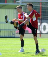 Fussball 1. Bundesliga: Bastian Schweinsteiger, Nils Petersen (v. li., FC Bayern Muenchen)