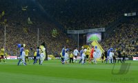 Fussball 1. Bundesliga :  Die Teams laufen in den Signal Iduna Park ein
