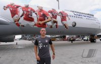 Fussball Audi Football Summer Tour USA 2016 FC Bayern Muenchen; Franck Ribery mit FCB Flieger
