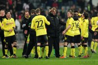 Fussball 1. Bundesliga : JUBEL nach dem Sieg mit Robert Lewandowski, Sven Bender, Trainer Juergen Klopp, Marcel Schmelzer (v.li., Borussia Dortmund)