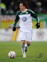 Fussball: 1. Bundesliga Saison 2010/2011: Wolfsburg, SCHAEFER am Ball