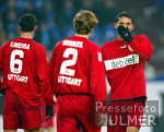 Fussball Bundesliga: Schalke - Zweikampf, VfB enttaeuscht