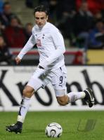 Fussball UEFA Pokal: Tottenham, BERBATOV Einzelaktion