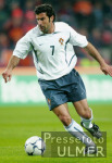 FUSSBALL Testlnderspiel Holland - Portugal  Luis FIGO (P) am Ball